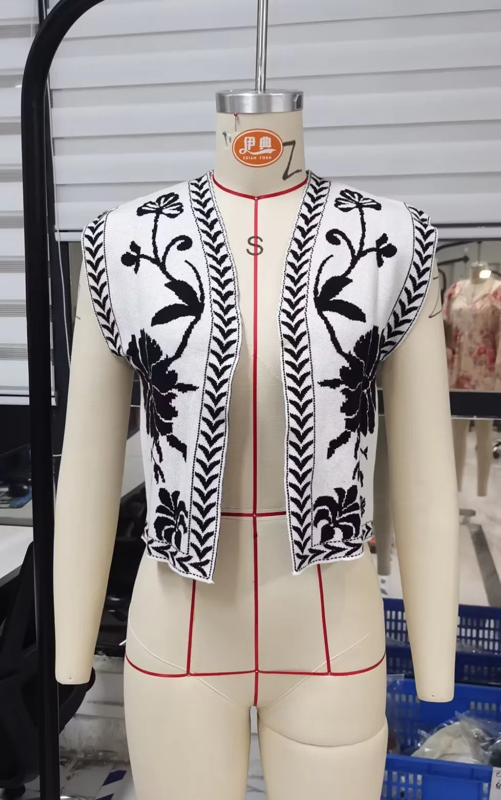 Gaono Women Floral Print Vest Sleeveless Open Front Boho Cardigan Waistcoat Trendy Y2k Going Out Embroidered Vest Top