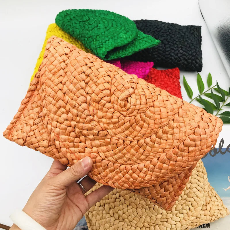 Women's Hand-Woven Handbag Boho Solid Color Straw Rattan Weave Corn Husk Handmade Envelope Wallet Females Coin Purses