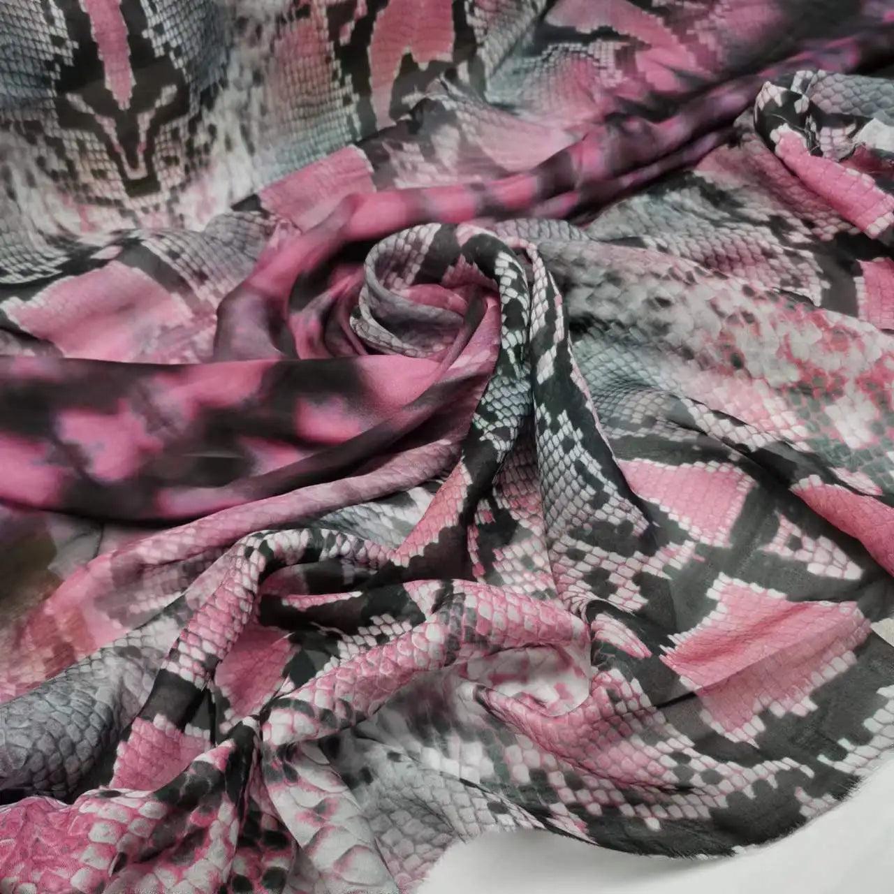 Pure Silk 100% Fabric On Sale Bohemian Floral Chiffon Style Width 135cm Soft 6mm Dress Scarf Material