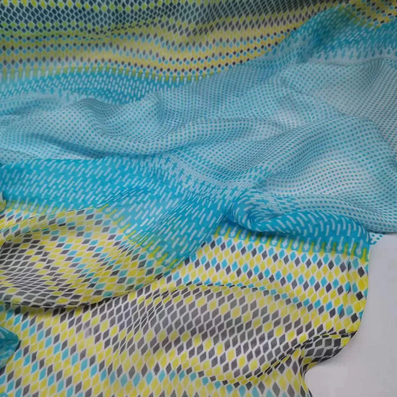 Pure Silk 100% Fabric On Sale Bohemian Floral Chiffon Style Width 135cm Soft 6mm Dress Scarf Material