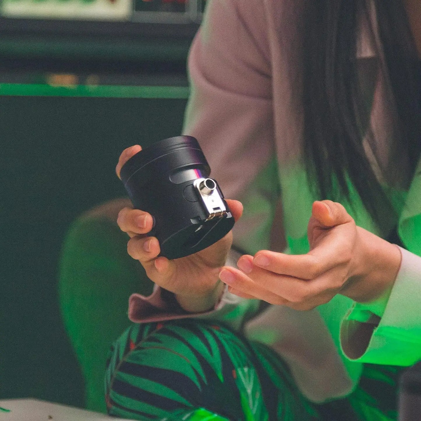 Herb Grinder Automatic  Herbal Spice Dispenser Large 2.5" Aluminum Alloy (Grey) Grinders Pink grinder Dichavador Pump and grind