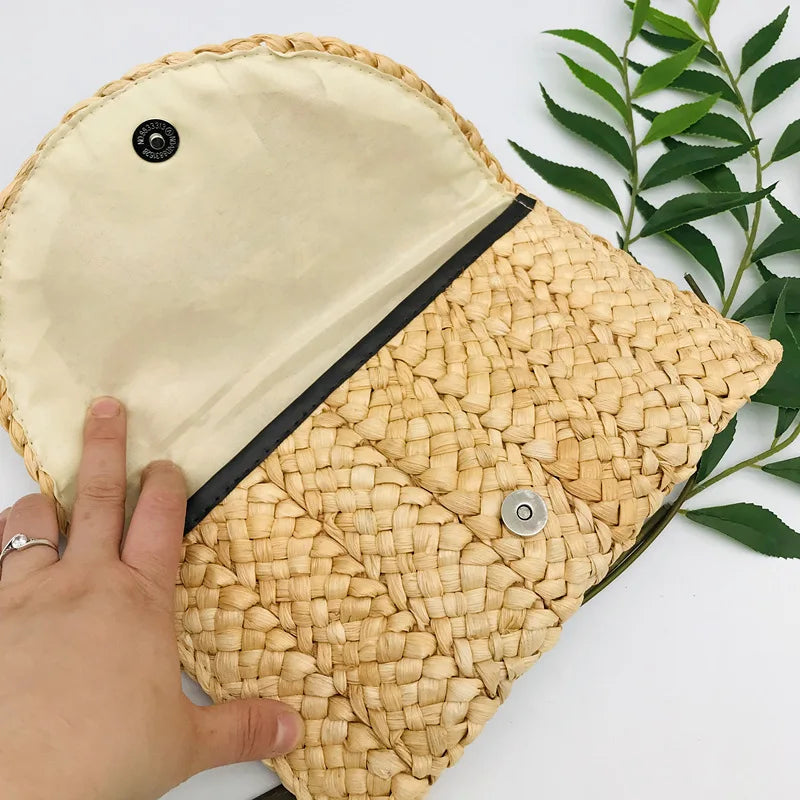 Women's Hand-Woven Handbag Boho Solid Color Straw Rattan Weave Corn Husk Handmade Envelope Wallet Females Coin Purses