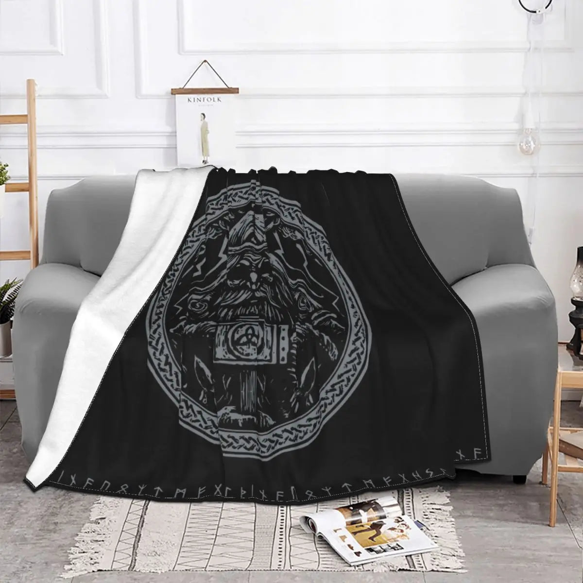 Medaillon with Runes Viking Norse God Odin Patterned Blanket Flannel Spring Autumn Breathable Soft Blanket Bedding Car Cover